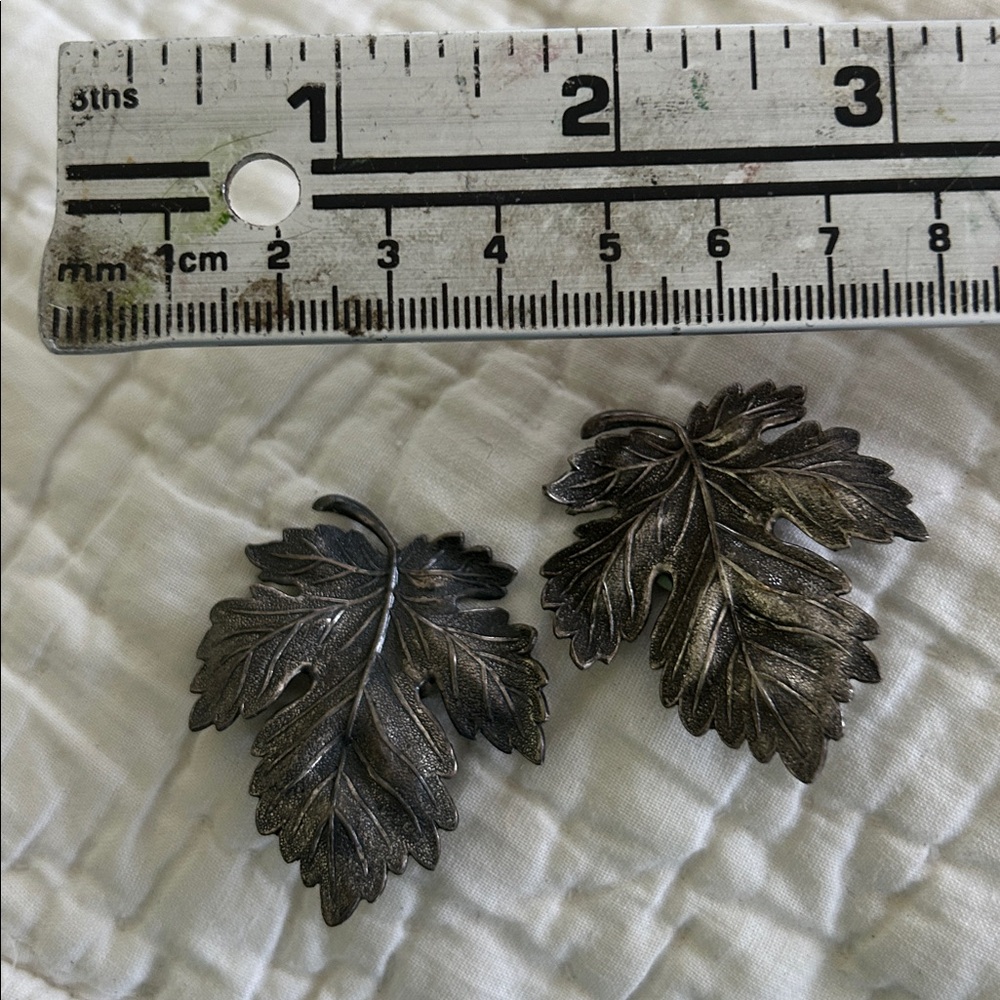 Bartek Vintage  Silver Tone Clip on earring grape leaf design each 1.25 in - Picture 3 of 3